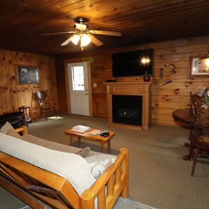 Hocking Hills Cabin Rental Tallpines with Fireplace