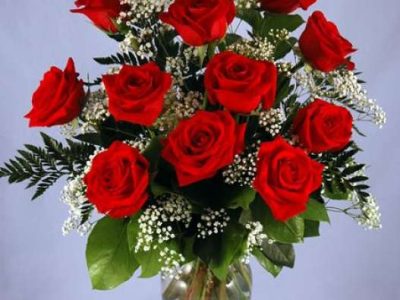 hocking-hills-romantic-cabin-packages-rose-bouquet-vase